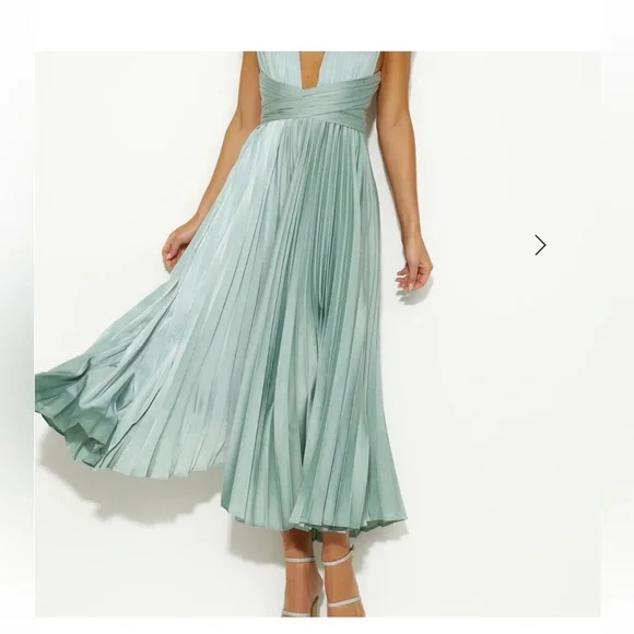 Hello Molly PRIME ASSET MIDI DRESS SAGE Plunge V-Neck Pleated Midi Dress - Picture 1 of 7
